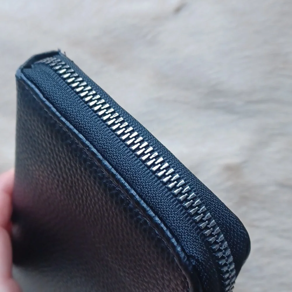 Halston wallet